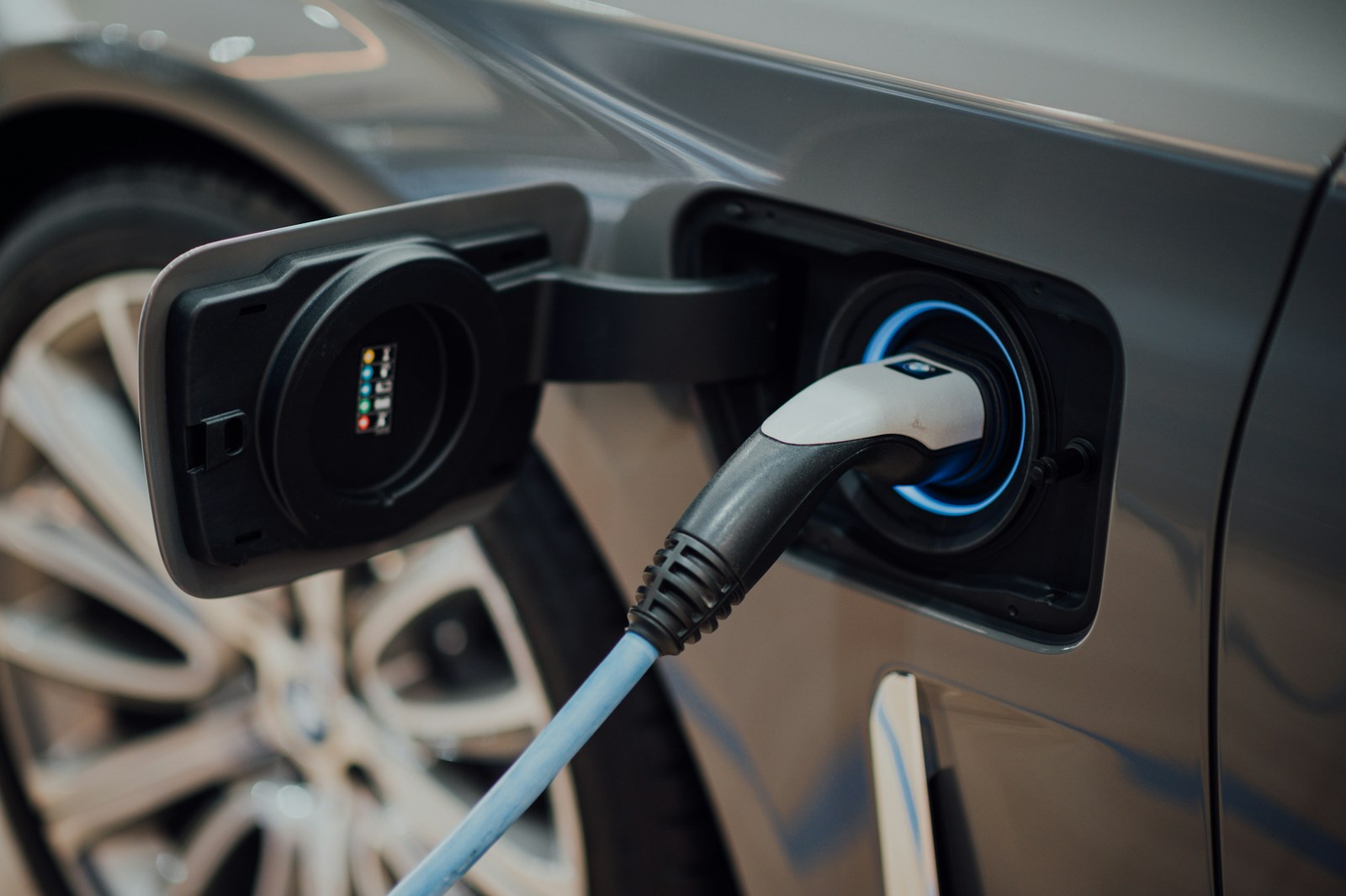 Servis a diagnostika elektromobilu u nabíjecí stanice
